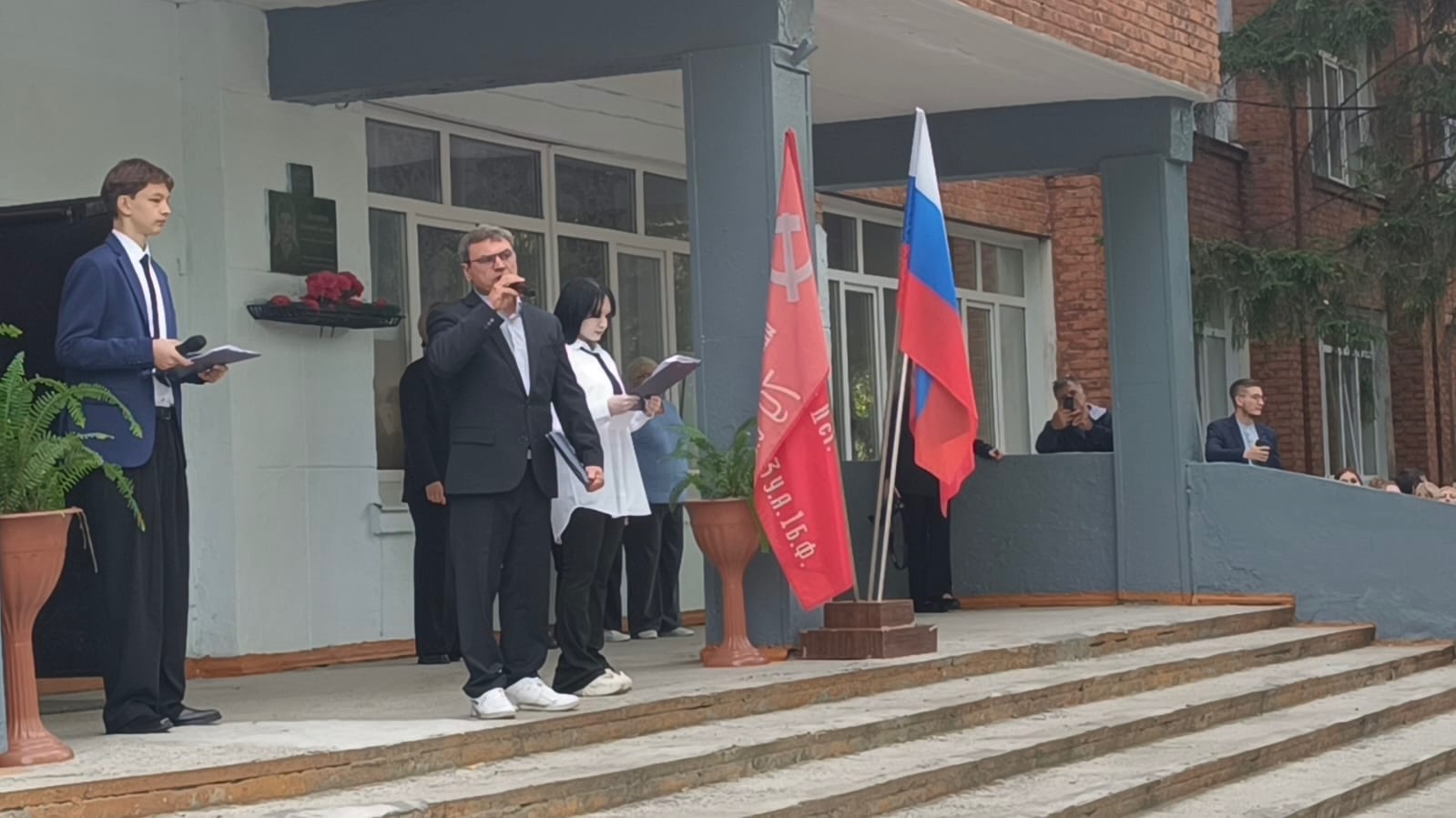 В школе № 2 прошла линейка, посвященная Дню знаний В школе № 2 прошла линейка, посвященная Дню знаний