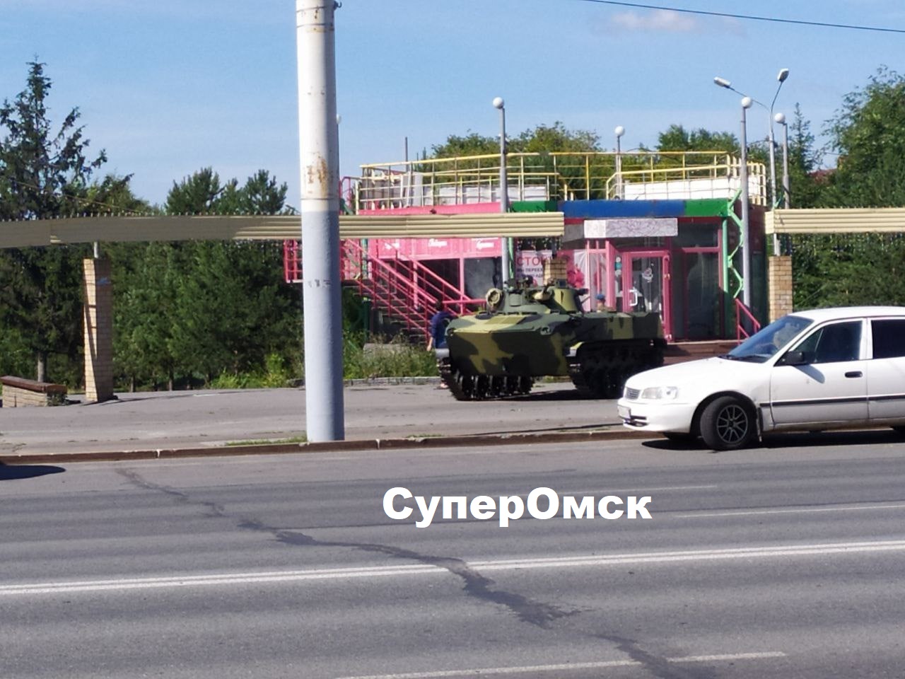 В центре Омска замечена военная техника В центре Омска замечена военная техника