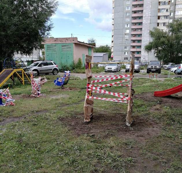 Сопредседатель «Оплота» подарила омскому двору малые архитектурные формы Сопредседатель «Оплота» подарила омскому двору малые архитектурные формы
