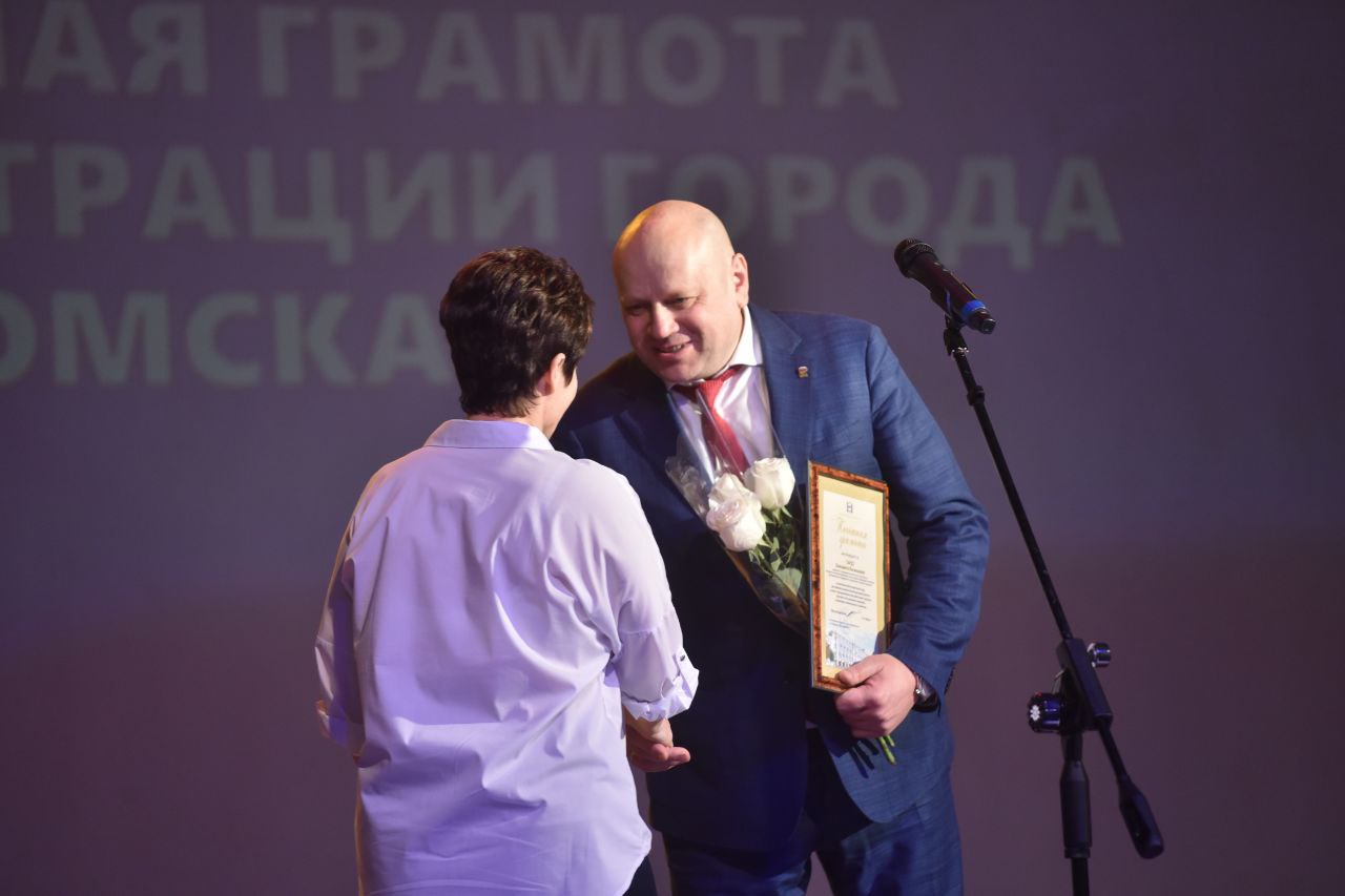 Мэр Омска Сергей Шелест поздравил коллектив «Тепловой компании» Мэр Омска Сергей Шелест поздравил коллектив «Тепловой компании»