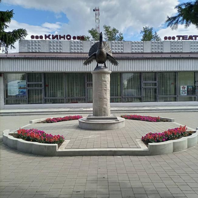 В Омской области установили памятник глухарю В Омской области установили памятник глухарю