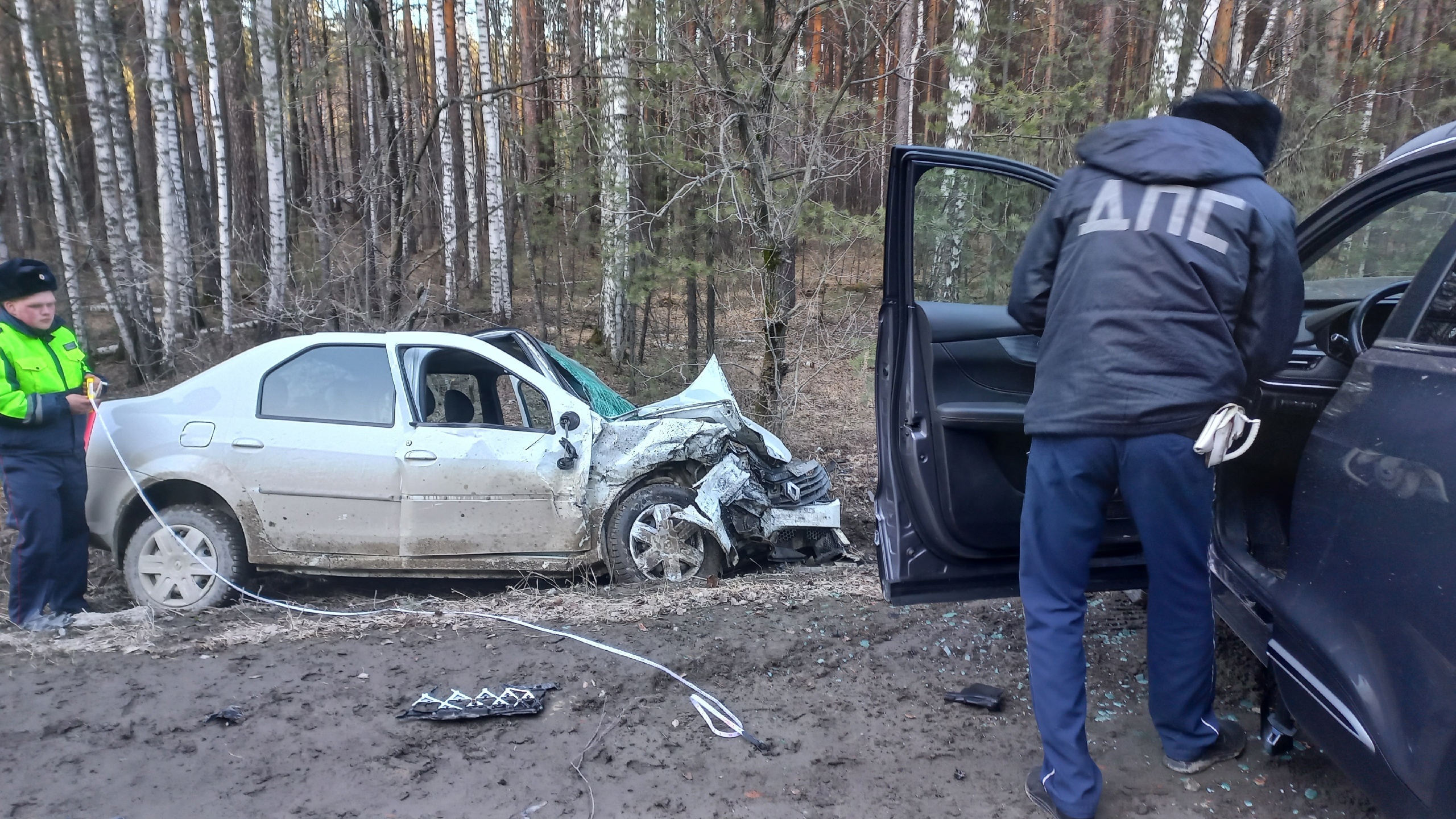 Трех омичей из протараненной под Екатеринбургом машины увезли в больницу Трех омичей из протараненной под Екатеринбургом машины увезли в больницу