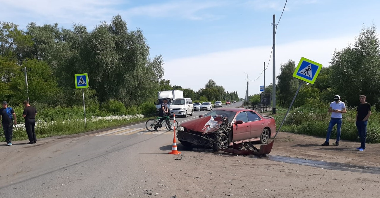 На окраине Омска водитель автобуса с пассажирами спровоцировал массовую аварию На окраине Омска водитель автобуса с пассажирами спровоцировал массовую аварию