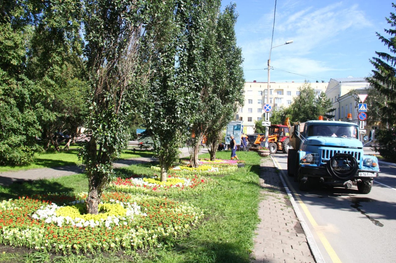 Ко Дню города Омск убирают от грязи и пыли Ко Дню города Омск убирают от грязи и пыли