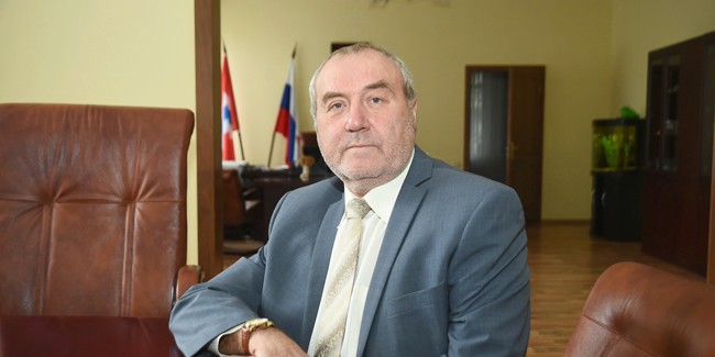 Медведев присудил премию топ-менеджеру омской компании