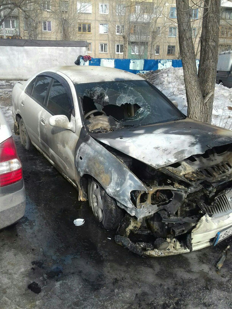 Ночью на омской парковке подожгли Nissan Ночью на омской парковке подожгли Nissan