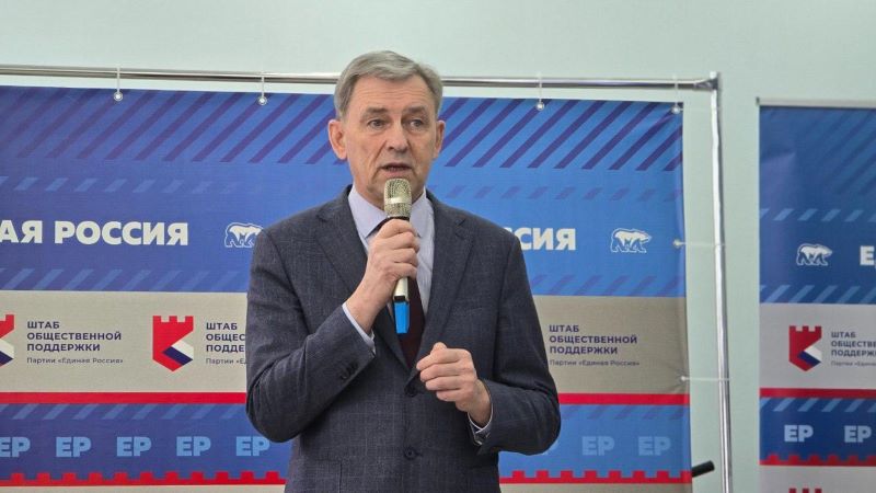 Спикер областного парламента Александр Артемов поблагодарил омских волонтеров за помощь бойцам СВО Спикер областного парламента Александр Артемов поблагодарил омских волонтеров за помощь бойцам СВО