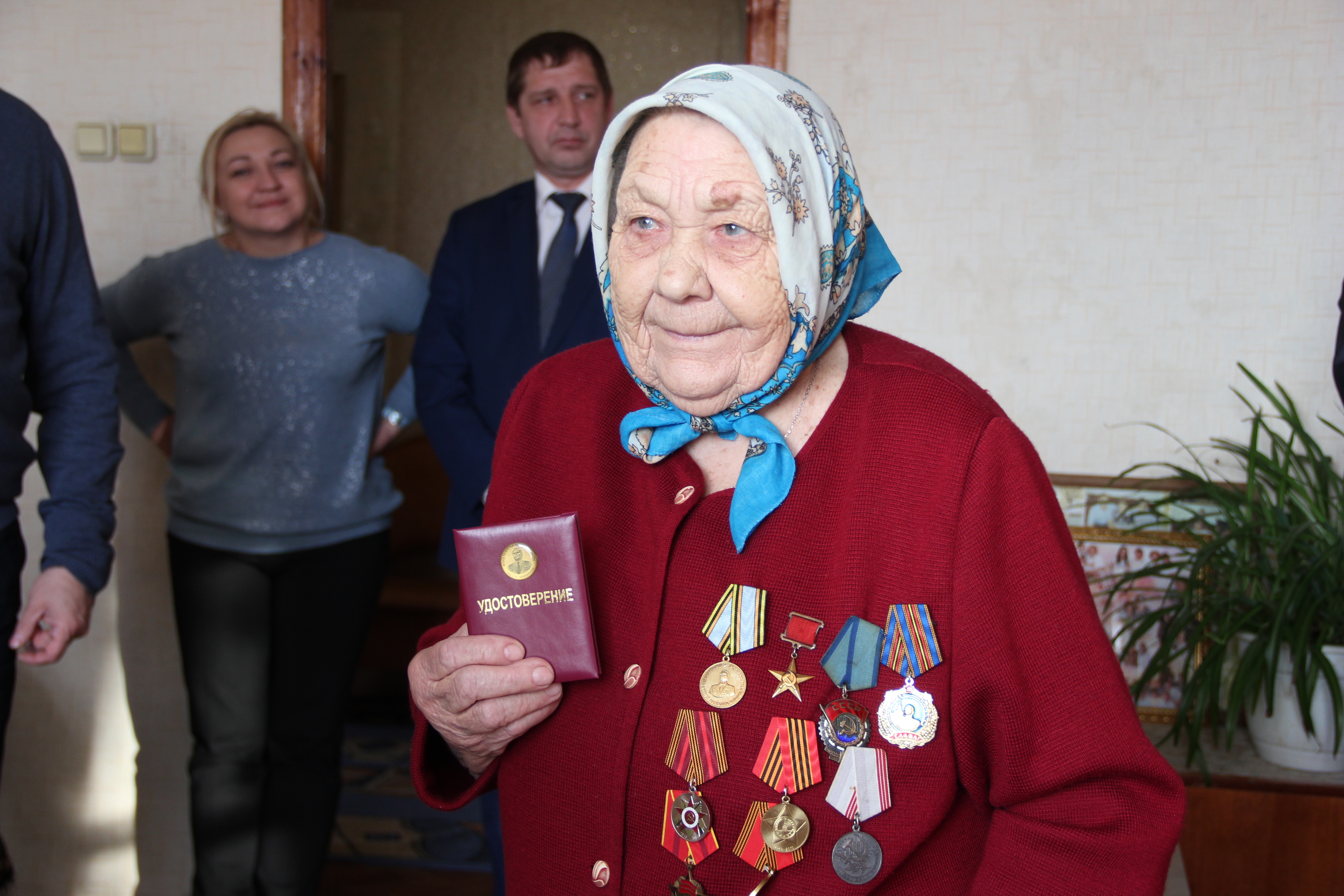 Представители Фонда развития Омской области имени Манякина навестили Героя Социалистического Труда