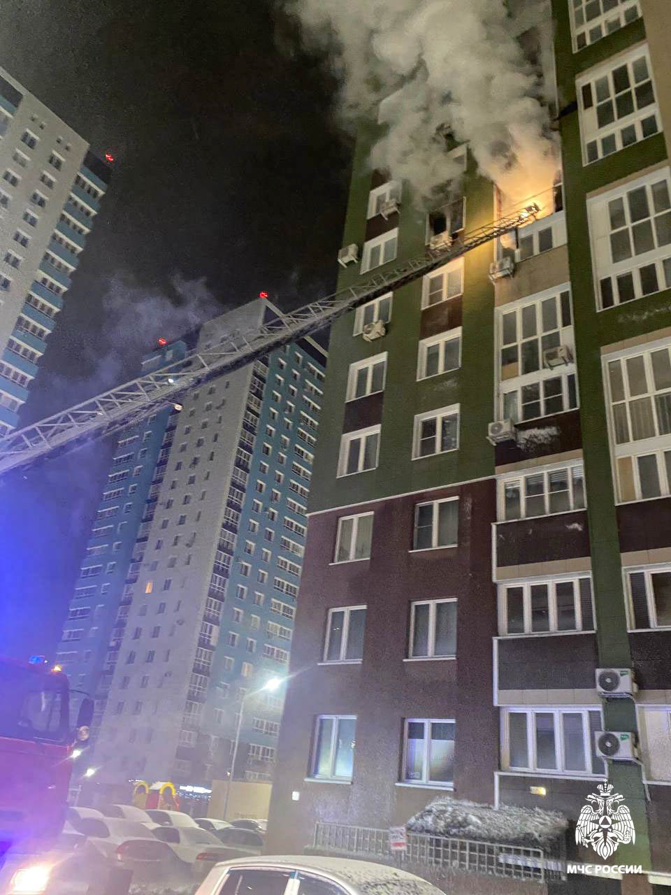 В омских Кузьминках снова горит многоэтажка В омских Кузьминках снова горит многоэтажка