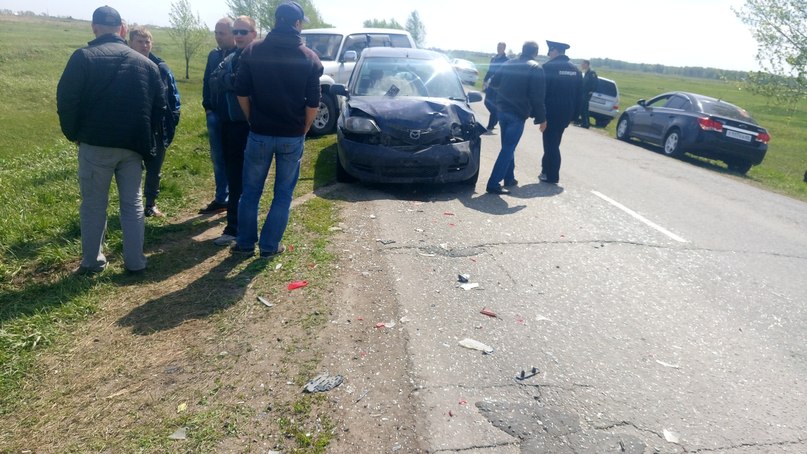 Под Омском ВАЗ опрокинулся в кювет после столкновения на встречке Под Омском ВАЗ опрокинулся в кювет после столкновения на встречке