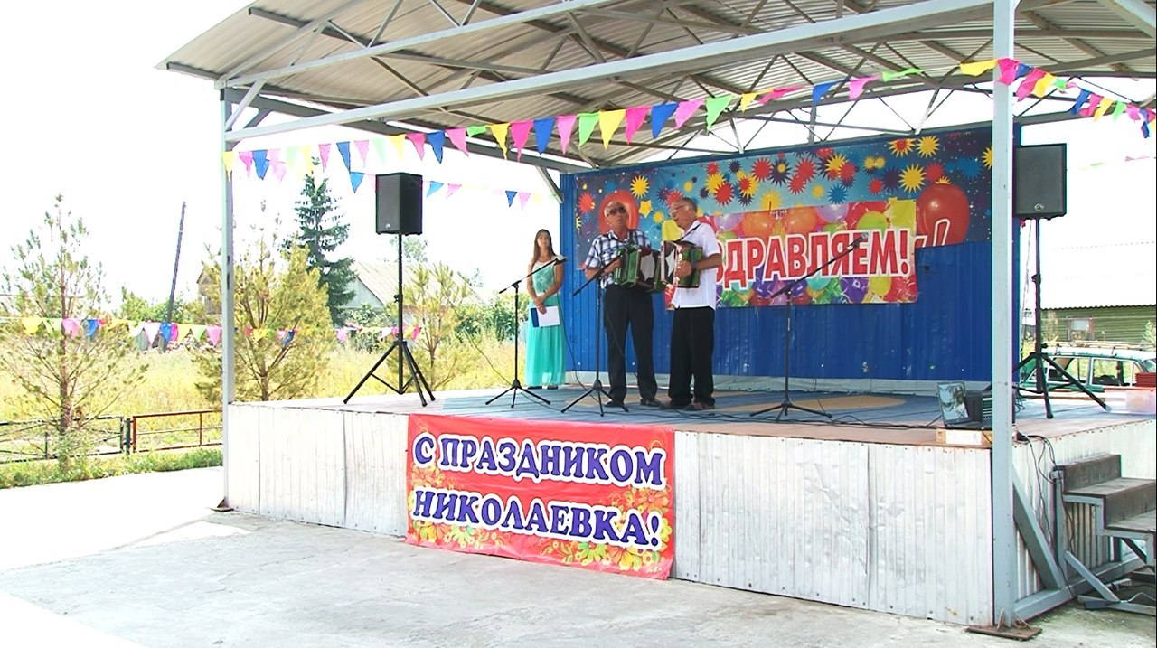 Инна Гомолко стала почетным гостем на празднике поселка в Николаевке Инна Гомолко стала почетным гостем на празднике поселка в Николаевке