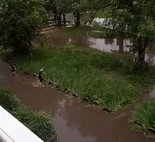 В Омске потоп: прошел мощный ливень и град - ФОТО, ВИДЕО В Омске потоп: прошел мощный ливень и град - ФОТО, ВИДЕО