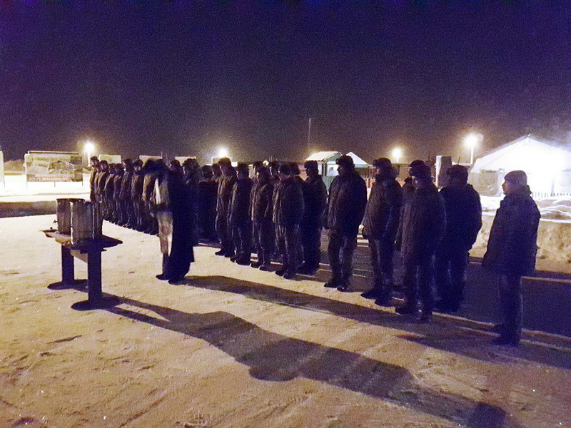 Солдат омской бригады благословили на строительство ж/д путей в обход Украины Солдат омской бригады благословили на строительство ж/д путей в обход Украины