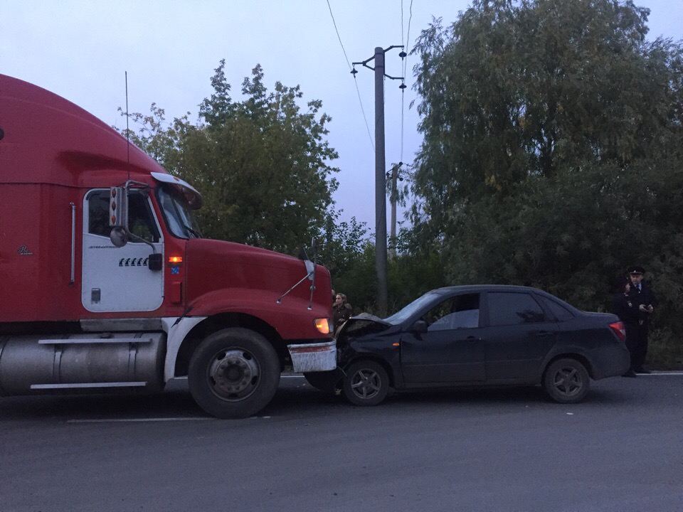 В Омске наградили дальнобойщика, остановившего виновника смертельного наезда