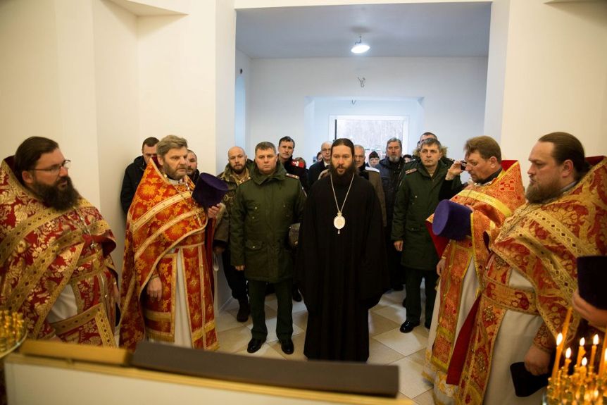 В Омске храму при танковом институте передали мощи святых покровителей воинства В Омске храму при танковом институте передали мощи святых покровителей воинства