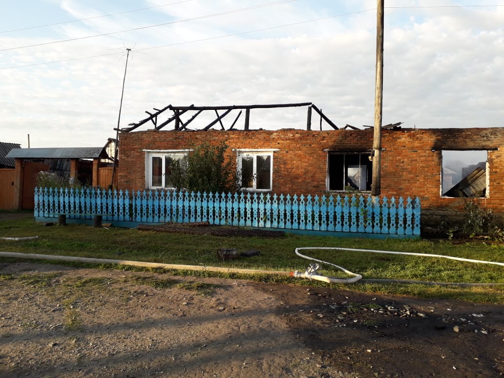 В Омской области семья просит помощи в восстановлении дома после жуткого пожара В Омской области семья просит помощи в восстановлении дома после жуткого пожара
