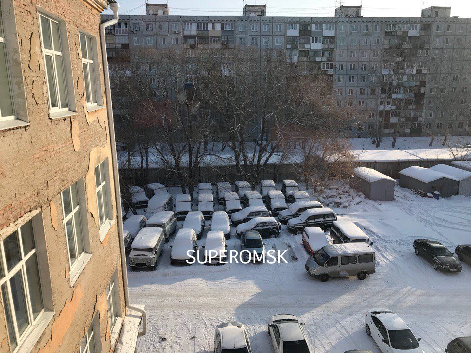 Во дворе омского Минприроды обнаружился целый автопарк простаивающей техники – ФОТО Во дворе омского Минприроды обнаружился целый автопарк простаивающей техники – ФОТО