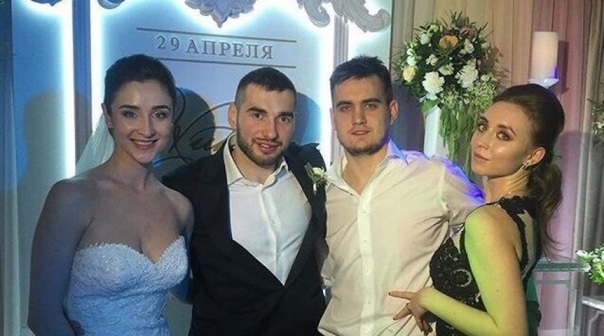 Защитник омского «Авангарда» рассказал, как женился на королеве красоты Защитник омского «Авангарда» рассказал, как женился на королеве красоты