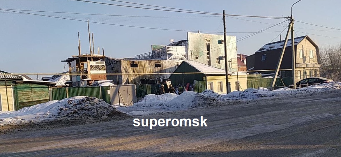 Глыба льда: появились фото останков полыхавшего 13 часов дома в частном секторе Омска