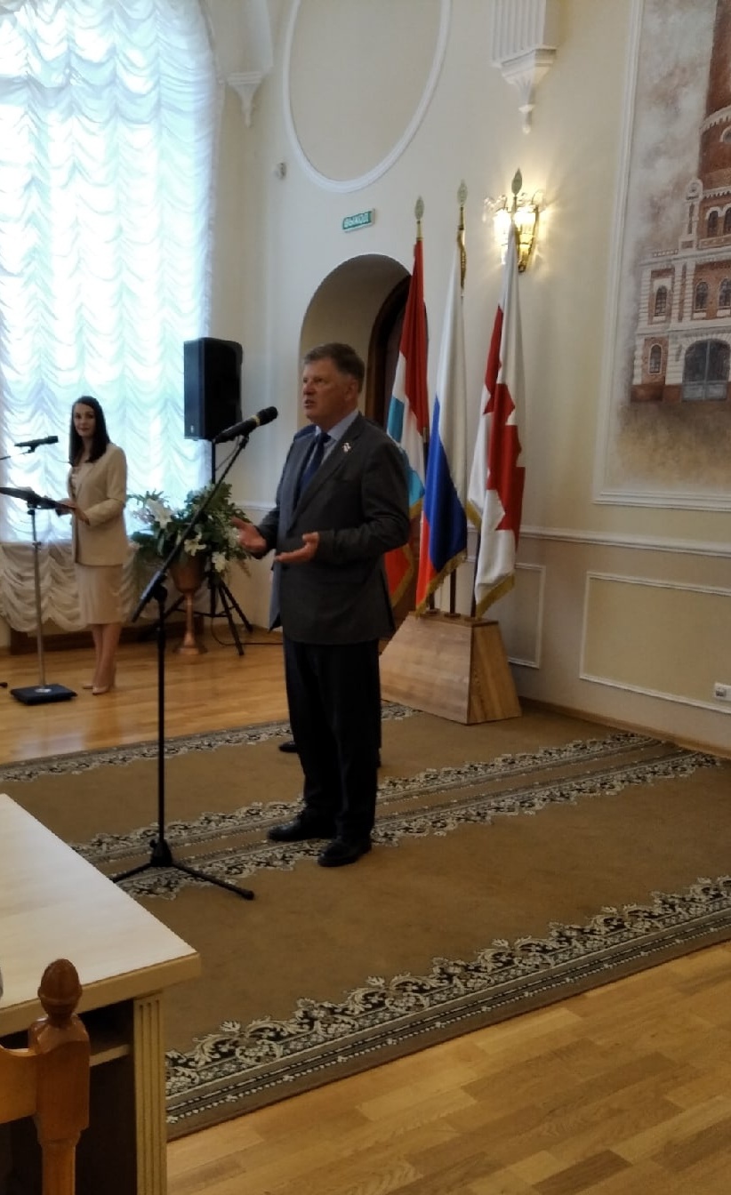 Председатель Омского горсовета тепло поприветствовал социально активные семьи Председатель Омского горсовета тепло поприветствовал социально активные семьи