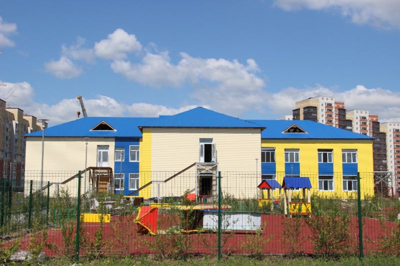 Омские единороссы вместе с жителями контролируют строительство детсада в «Прибрежном»