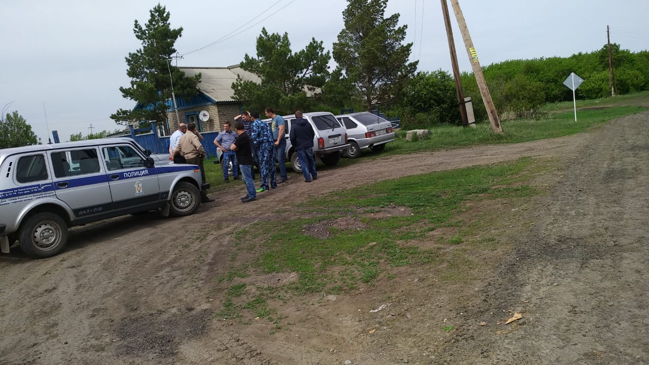 Следствие: Олег Меркушин, которого винят в кровавой расправе над женой и дочерью, мог заранее готовиться к убийству Следствие: Олег Меркушин, которого винят в кровавой расправе над женой и дочерью, мог заранее готовиться к убийству