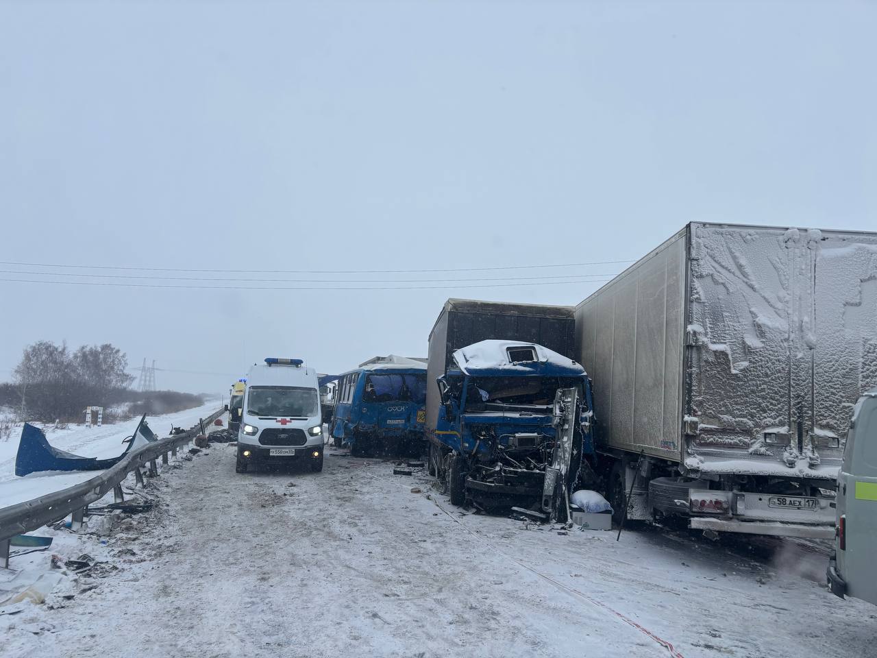 Появились кадры с места жуткого ДТП с погибшими пассажирами автобуса под Омском Появились кадры с места жуткого ДТП с погибшими пассажирами автобуса под Омском