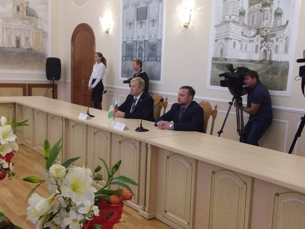 Фадина и Корбут вместе с властями Омского района решат проблемы транспорта и утилизации отходов