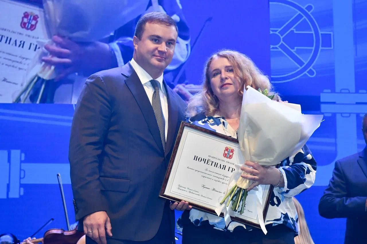 Виталий Хоценко наградил отличников «Омскоблгаза» Виталий Хоценко наградил отличников «Омскоблгаза»
