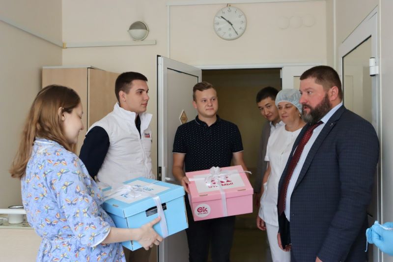 Областному роддому в Омске передали голубые и розовые бирки Областному роддому в Омске передали голубые и розовые бирки