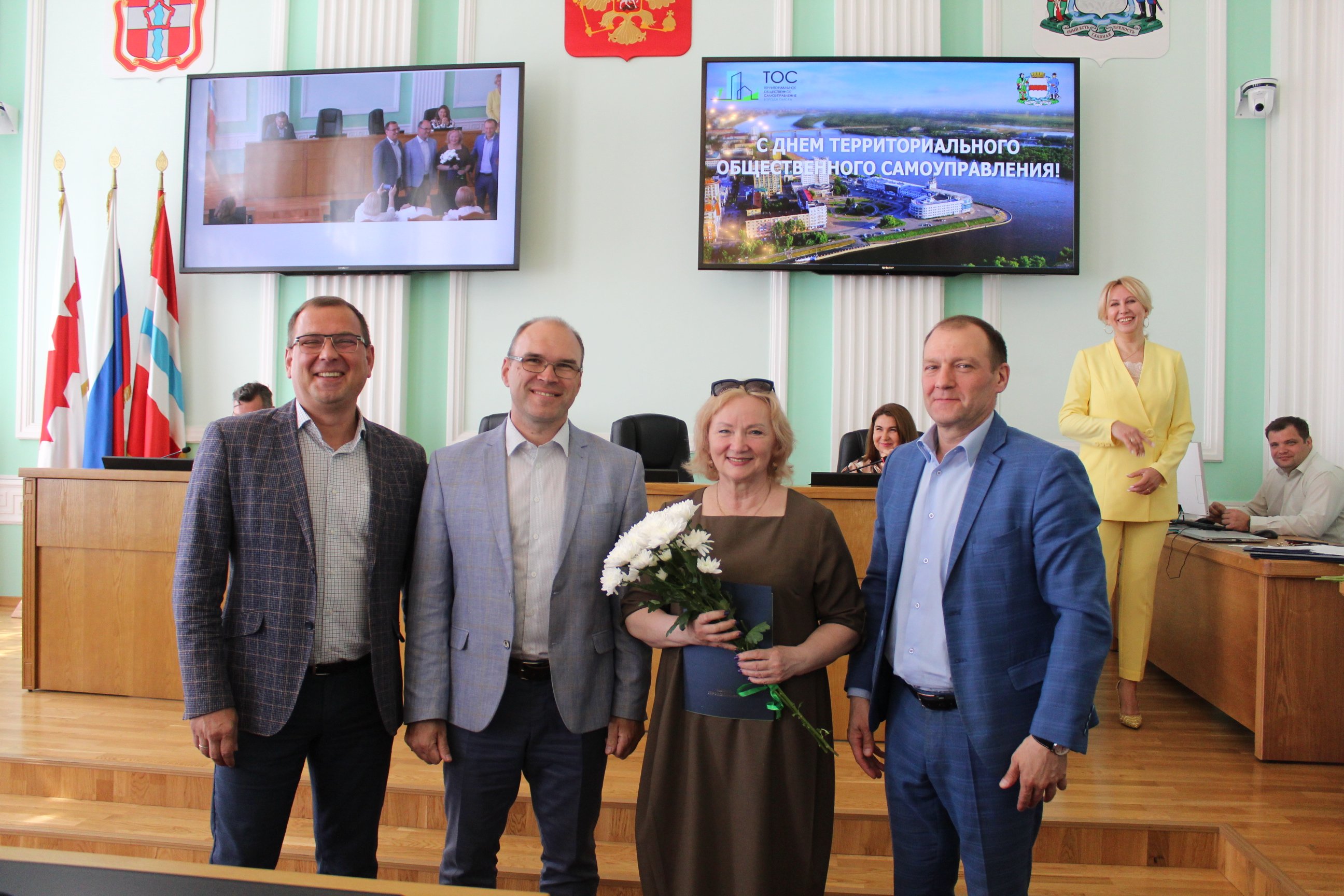 Депутаты горсовета торжественно отметили заслуги руководства омских КТОСов Депутаты горсовета торжественно отметили заслуги руководства омских КТОСов