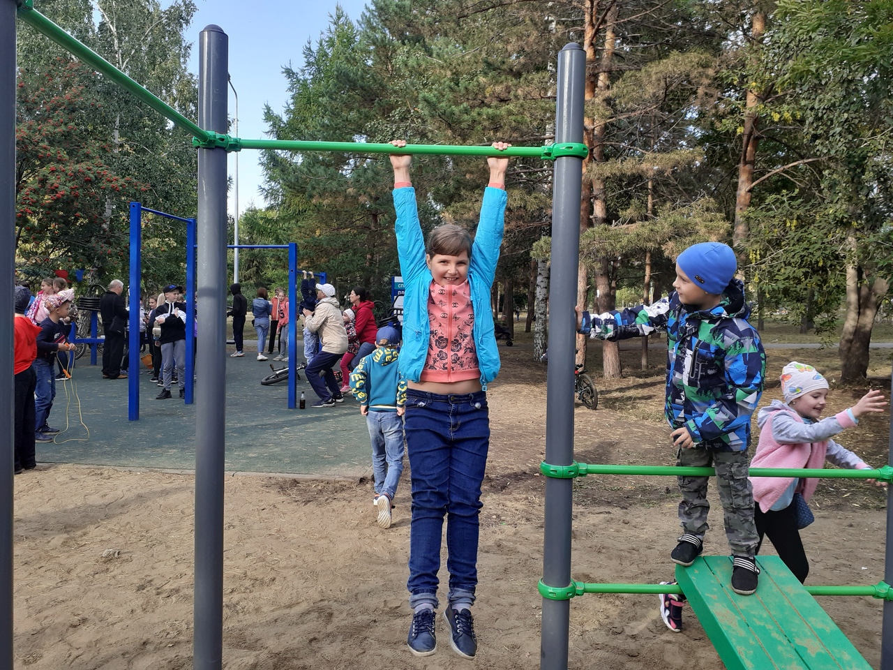 Омские депутаты приняли участие в открытии сквера Молодоженов Омские депутаты приняли участие в открытии сквера Молодоженов