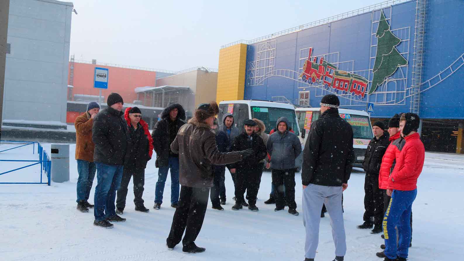 Омские маршрутчики прошли инструктаж по культуре общения Омские маршрутчики прошли инструктаж по культуре общения