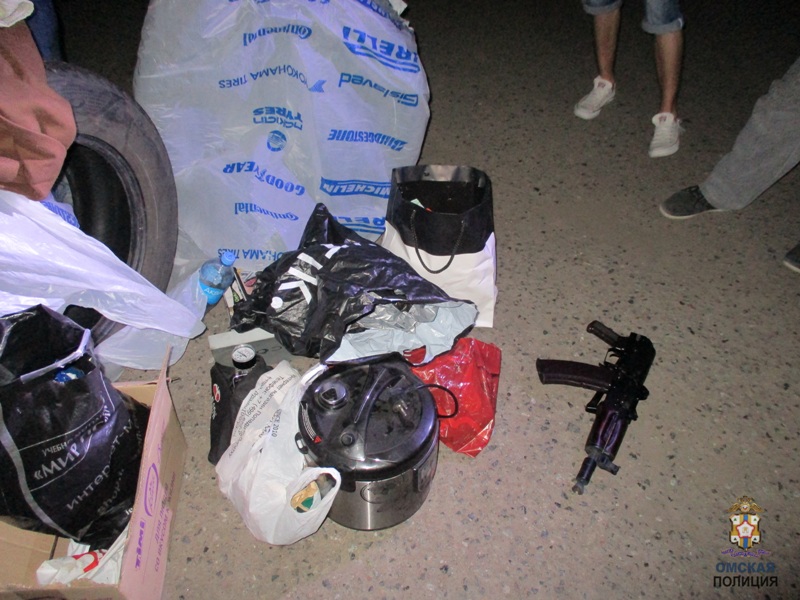 Пьяный москвич устроил стрельбу у торгового комплекса в Омске Пьяный москвич устроил стрельбу у торгового комплекса в Омске