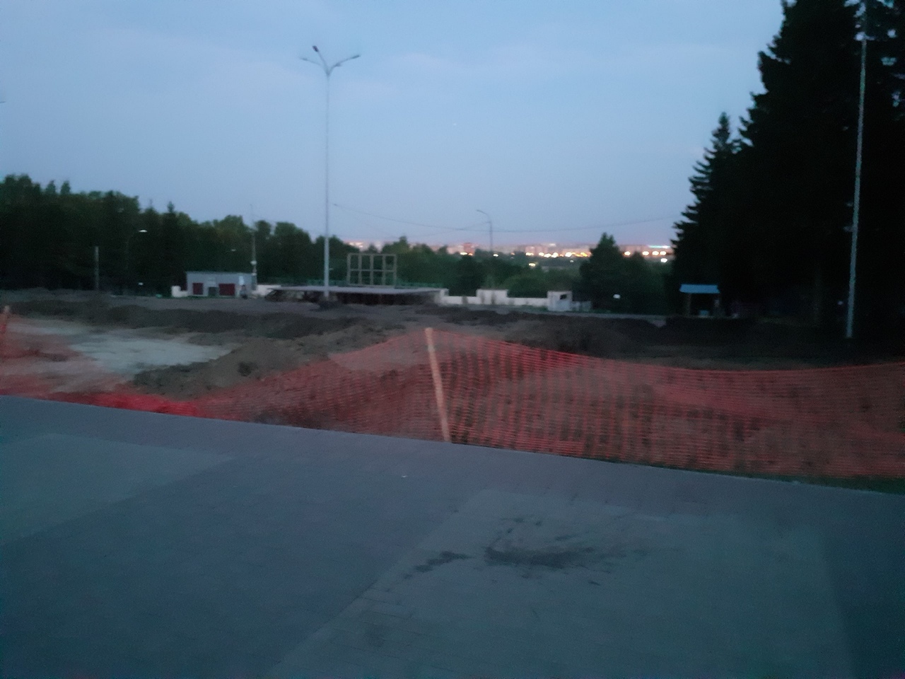 В Советском парке Омска устроили катакомбы с опасным ограждением В Советском парке Омска устроили катакомбы с опасным ограждением