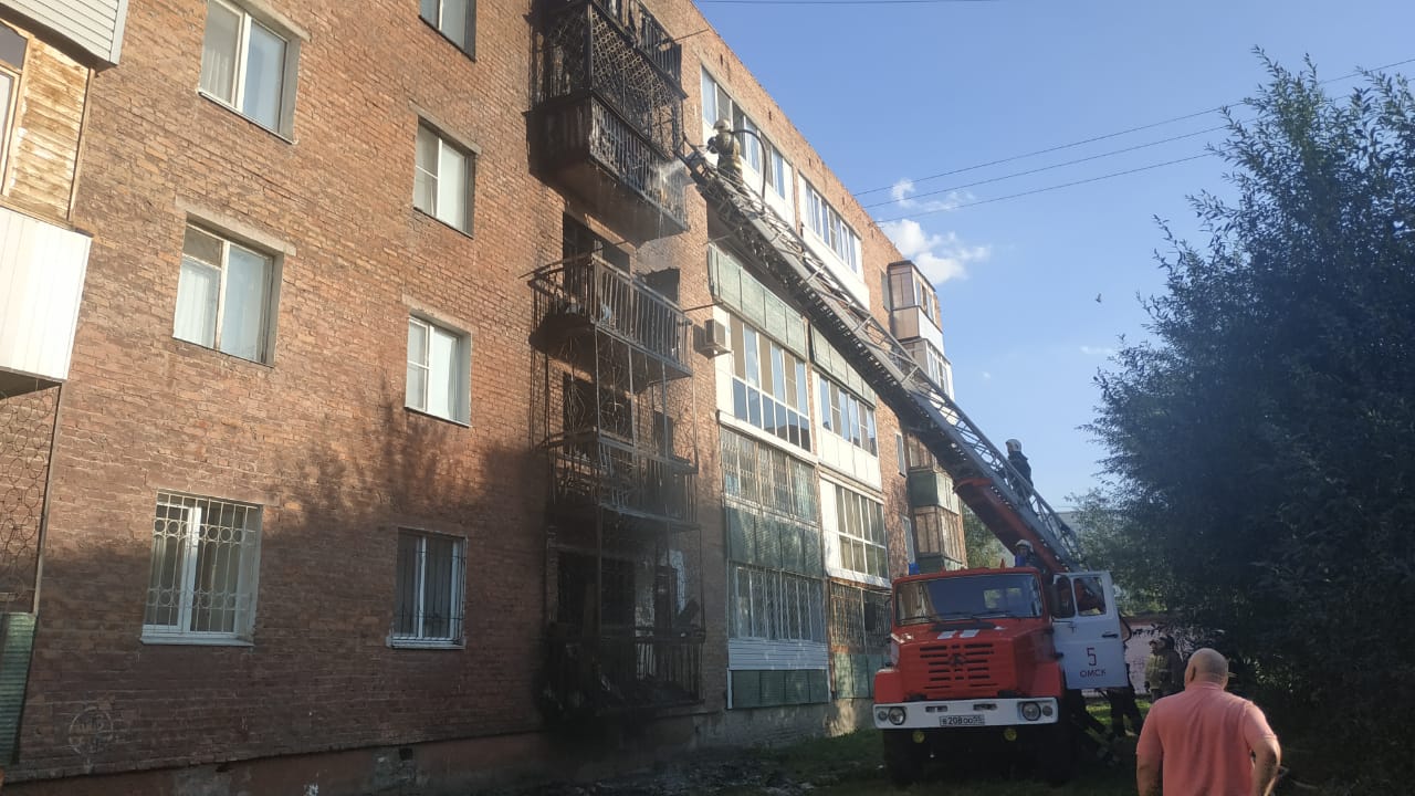 Названа предварительная причина пожара, который уничтожил балконы в омской пятиэтажке Названа предварительная причина пожара, который уничтожил балконы в омской пятиэтажке