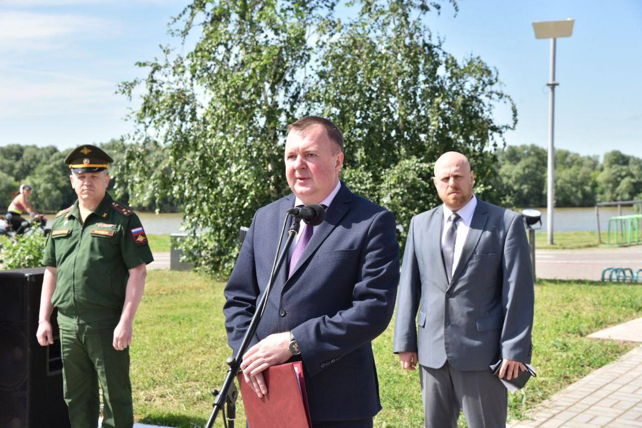 Сергей Шелест передал напутствие омским призывникам Президентского полка