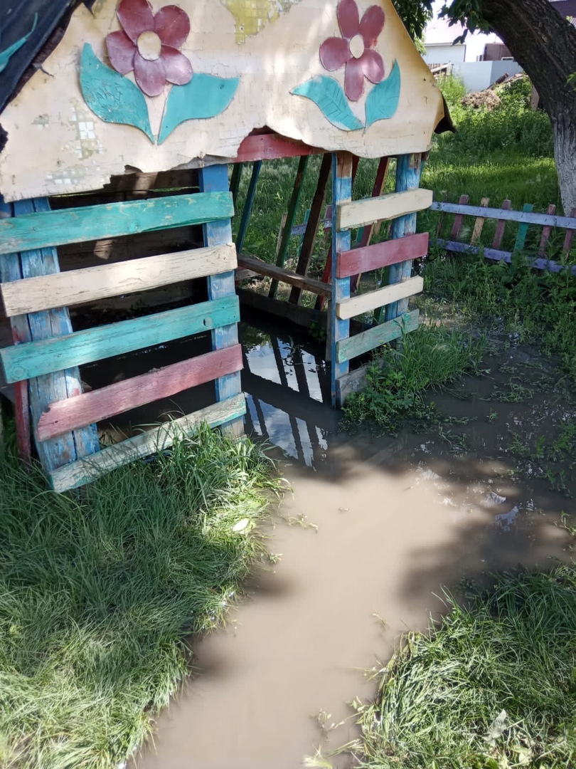 Улица в поселке под Омском стала второй Венецией Улица в поселке под Омском стала второй Венецией