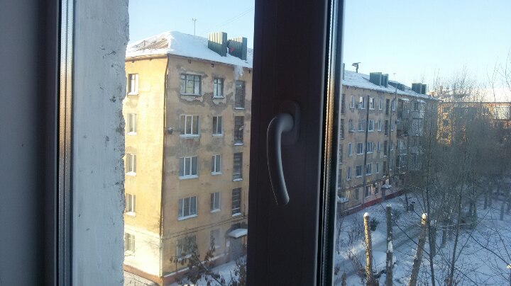 Омич заснял бесстрашных коммунальщиков на крыше Омич заснял бесстрашных коммунальщиков на крыше