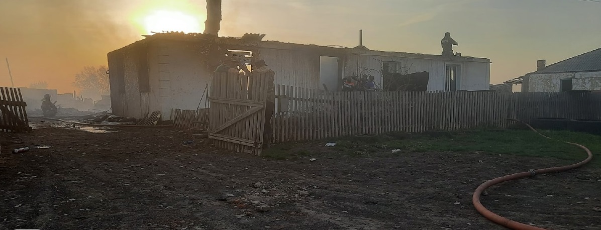В Омской области пожар уничтожил два многоквартирных дома В Омской области пожар уничтожил два многоквартирных дома