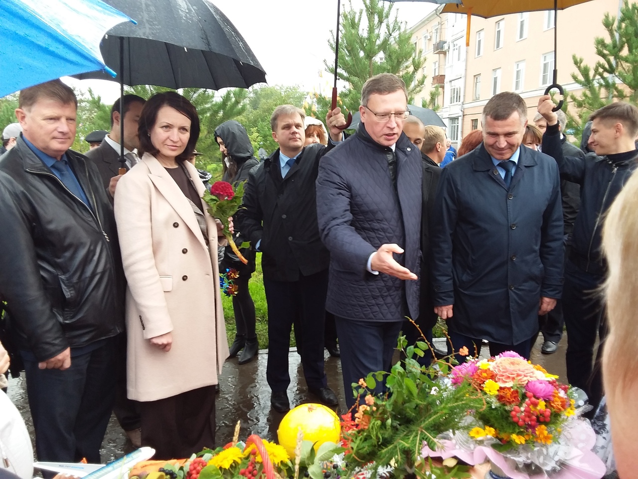 «Полёт нормальный»: Бурков открыл обновленный Сквер Авиаторов