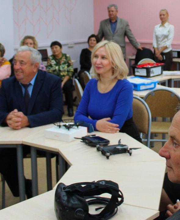 В школах Азовского района открылись образовательные центры «Точка роста» В школах Азовского района открылись образовательные центры «Точка роста»