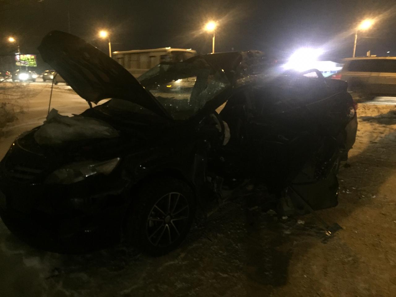 В Омске молодой парень вдребезги разбил «Тойоту», влетев в маршрутку В Омске молодой парень вдребезги разбил «Тойоту», влетев в маршрутку