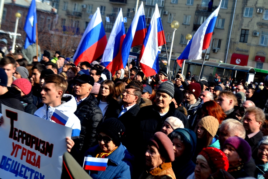 Более трех тысяч омичей вышли на митинг против терроризма Более трех тысяч омичей вышли на митинг против терроризма