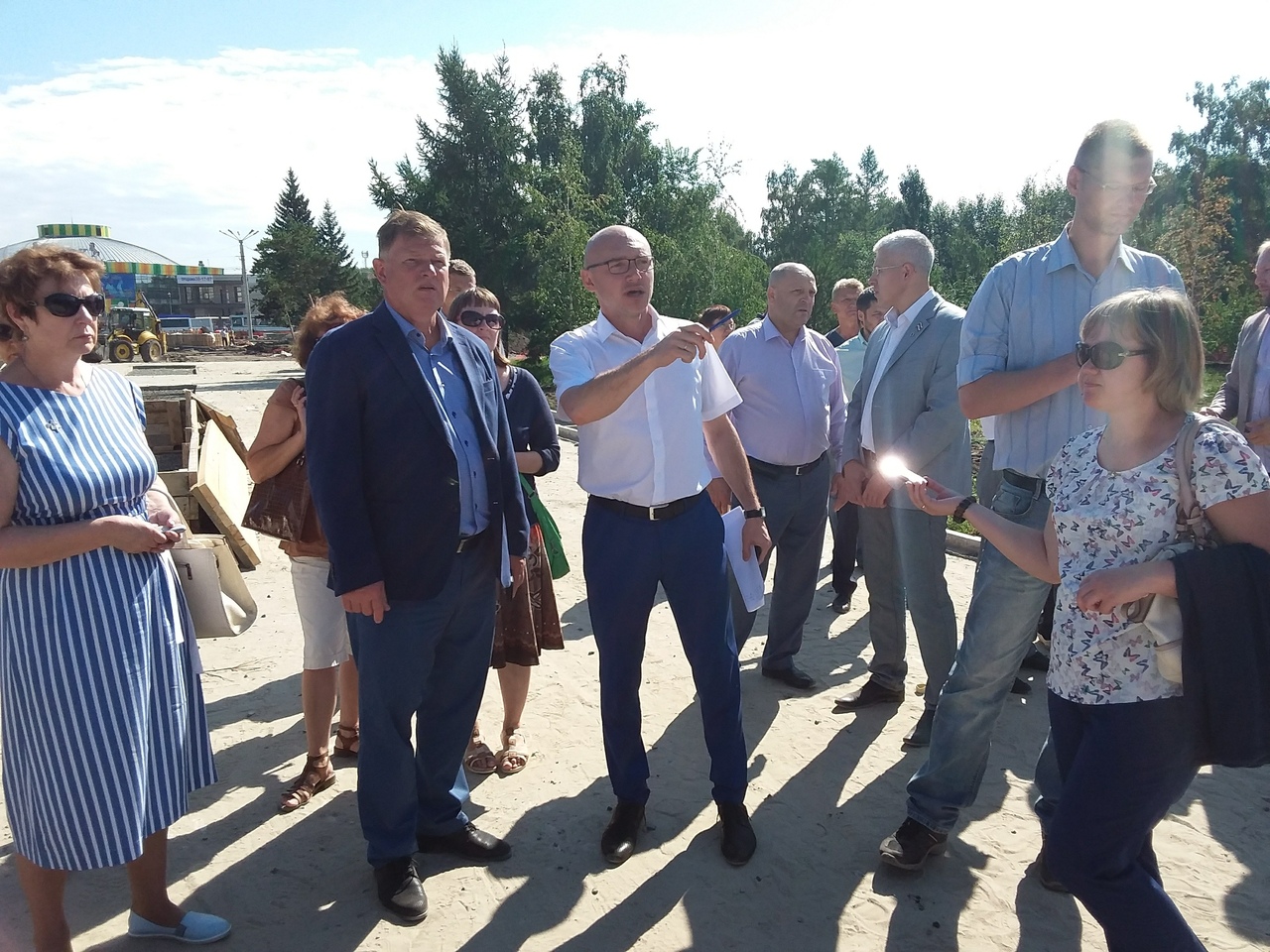 Омским депутатам продемонстрировали проект бульвара Победы с гранитными дорожками и фонтаном Омским депутатам продемонстрировали проект бульвара Победы с гранитными дорожками и фонтаном
