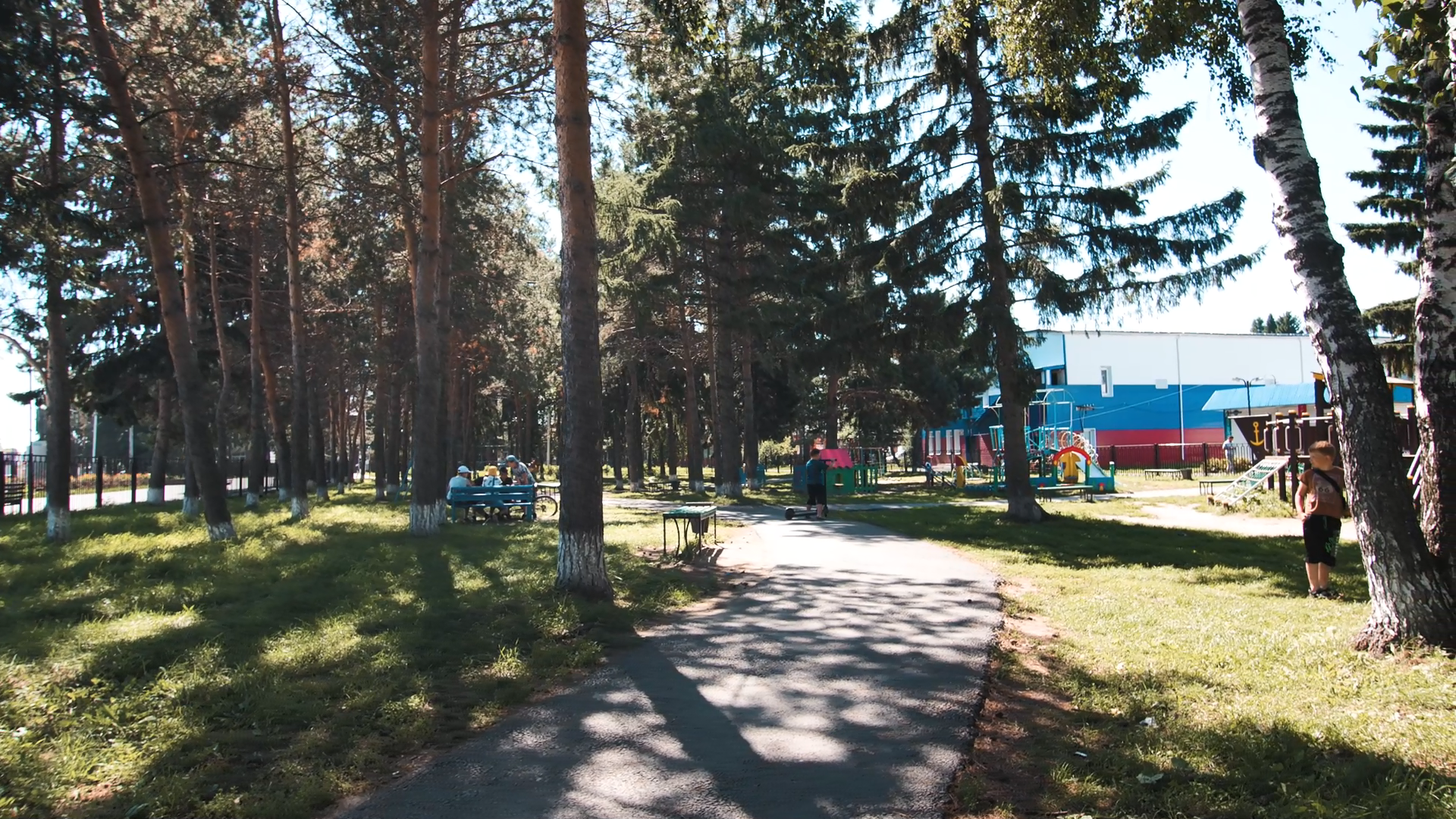 Центральная  площадь и парк Тевризского района. Меняемся вместе