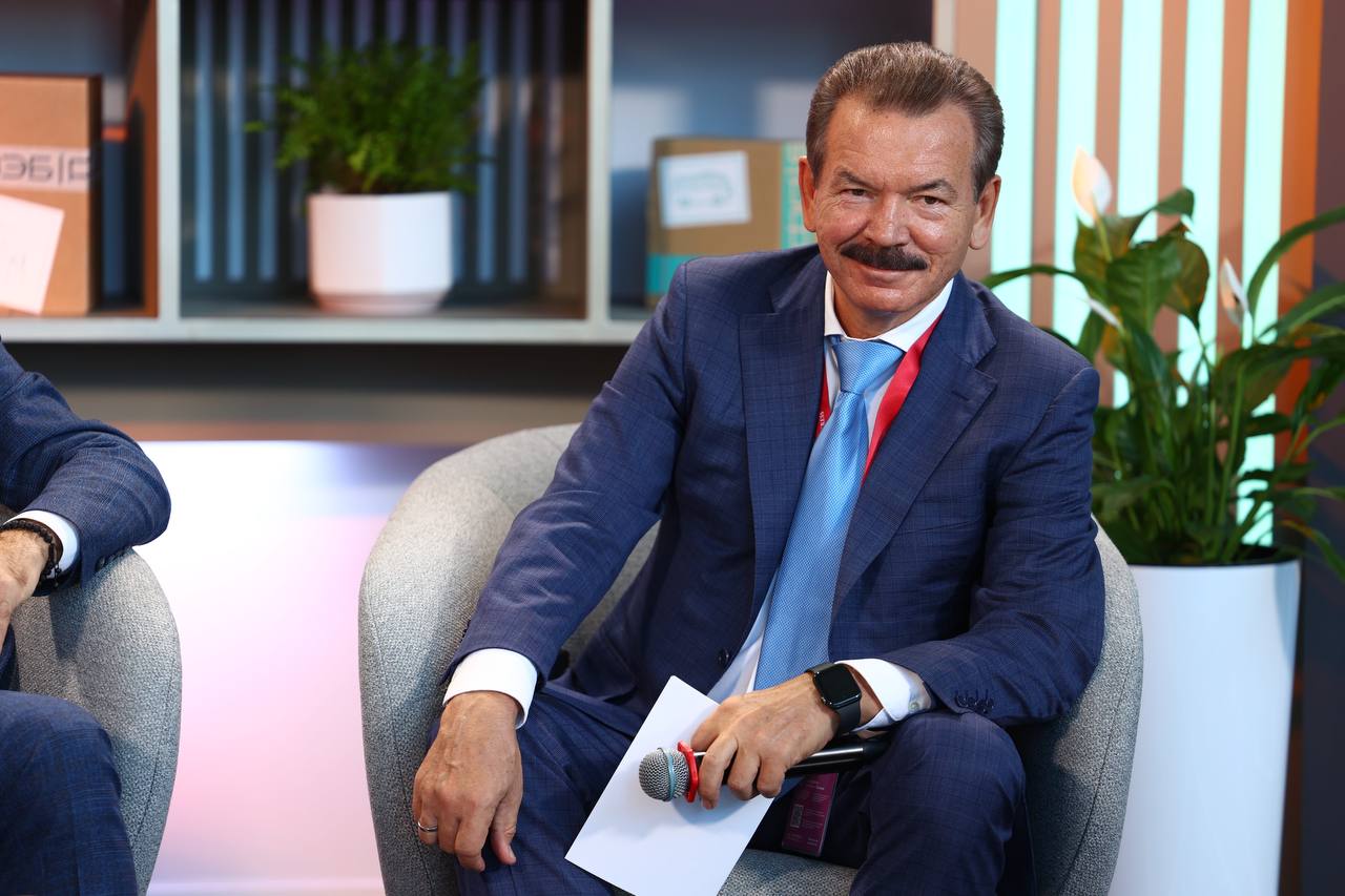 Председатель Совета директоров ГК «Титан» Михаил Сутягинский рассказал в рамках ВЭФ-2024 о развитии федеральных центров компетенций по химии Председатель Совета директоров ГК «Титан» Михаил Сутягинский рассказал в рамках ВЭФ-2024 о развитии федеральных центров компетенций по химии