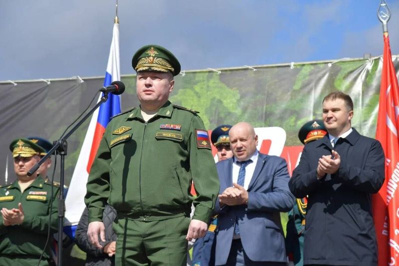 В Омске губернатор Виталий Хоценко встретил патриотический поезд «Сила в правде» В Омске губернатор Виталий Хоценко встретил патриотический поезд «Сила в правде»
