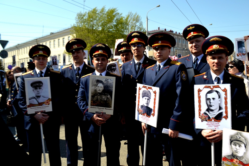 Омские следователи прошли в рядах «Бессмертного полка» Омские следователи прошли в рядах «Бессмертного полка»