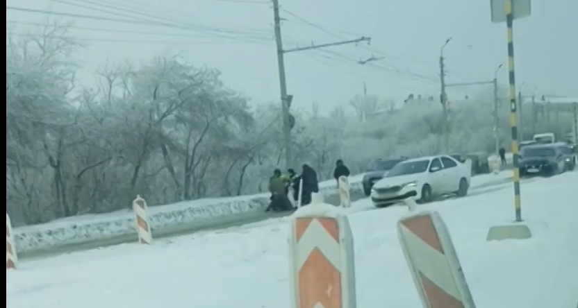 Омские водители подрались на подступах к мосту у Телецентра